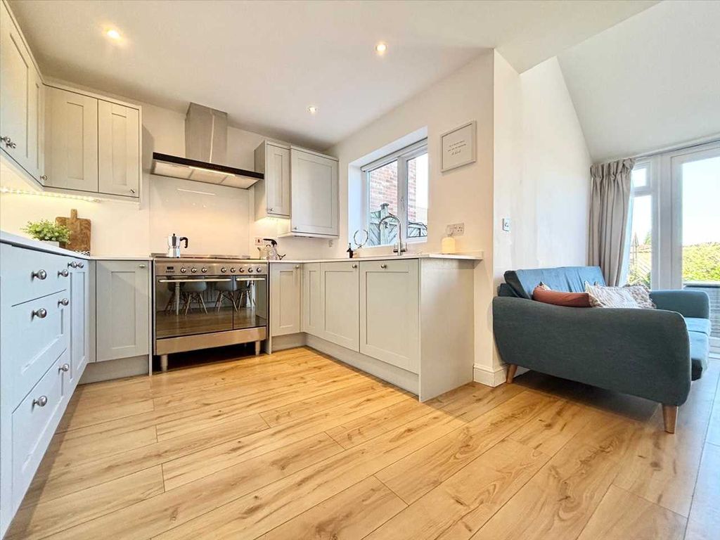 Property photo 2 of 27 Kitchen