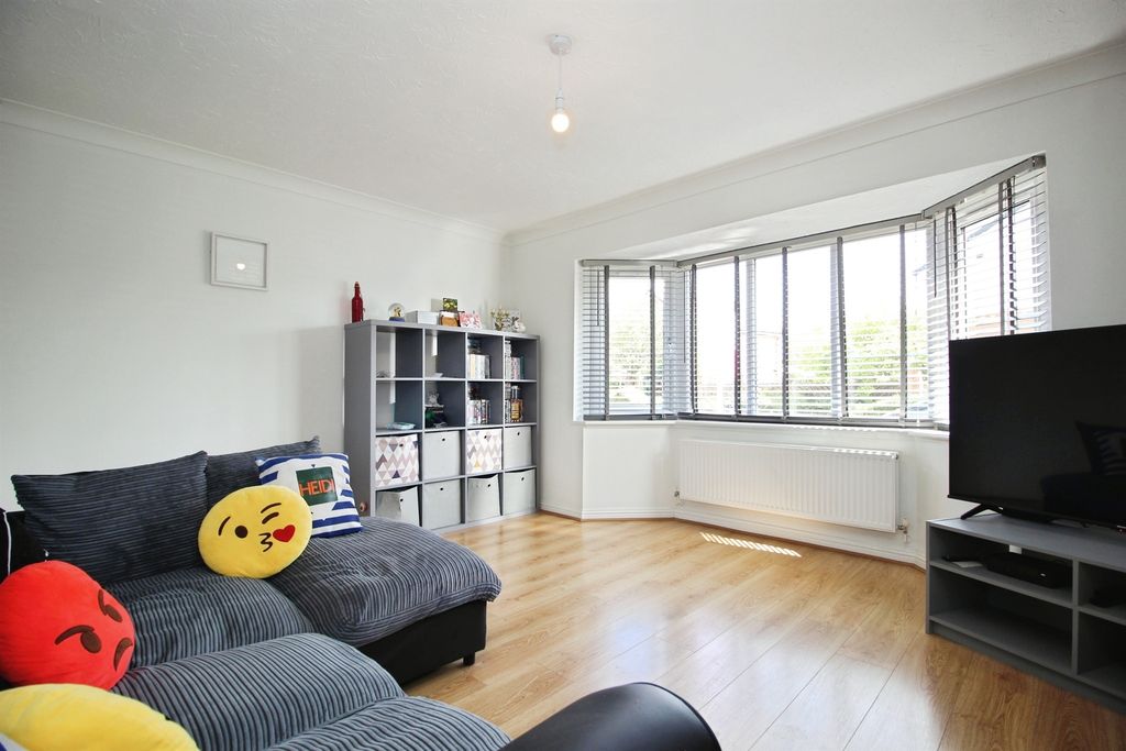 Property photo 2 of 20