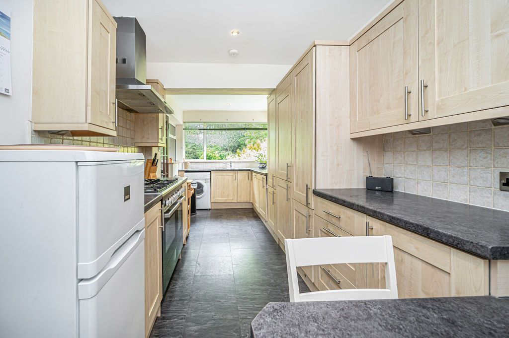 Property photo 2 of 30 Kitchen