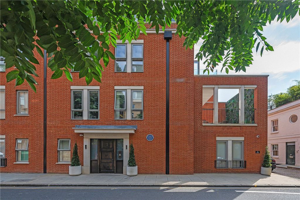 Property photo 2 of 17 Front Of Building