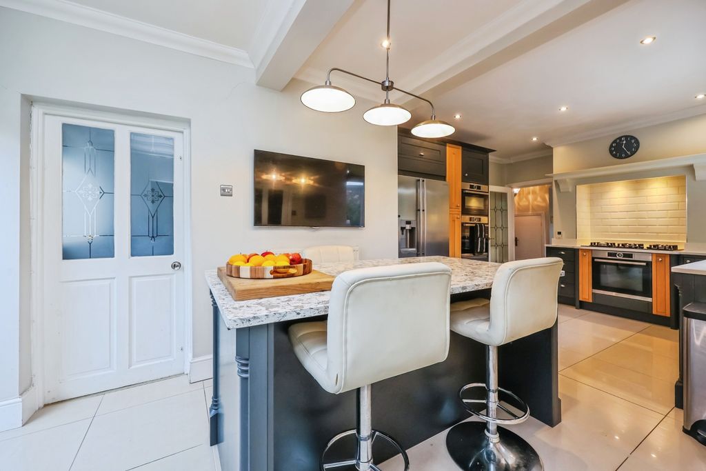 Property photo 3 of 24