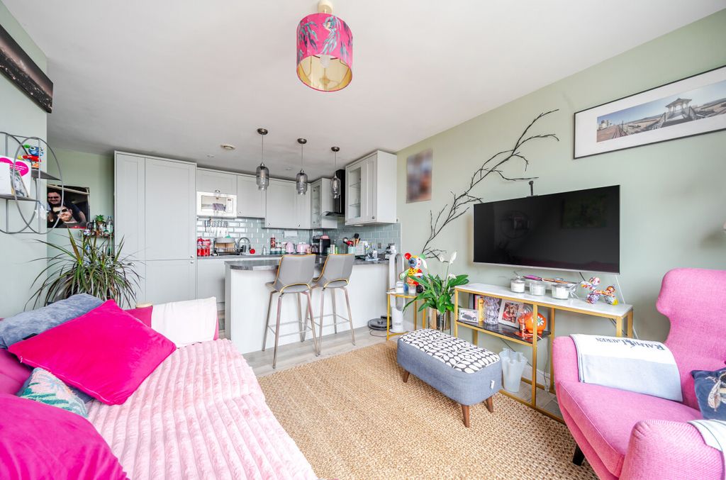 Property photo 3 of 13 2-6A71B88514E65-1...