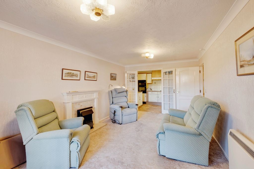 Property photo 3 of 10 Lounge