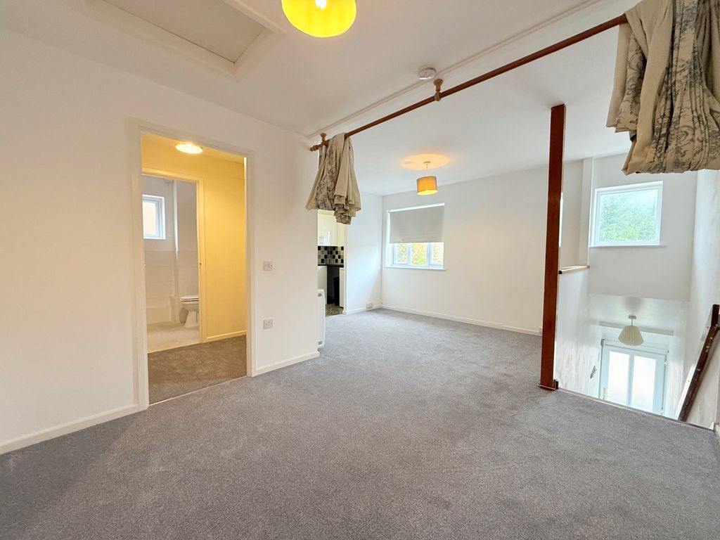Property photo 2 of 6 Picture No. 15