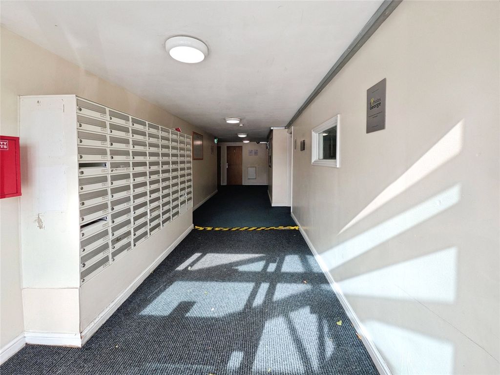 Property photo 3 of 14 Communal Entry