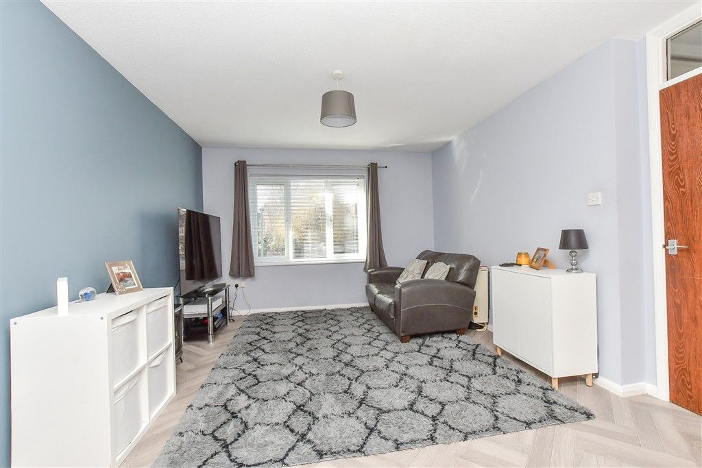 Property photo 3 of 8 Lounge/Dining Area