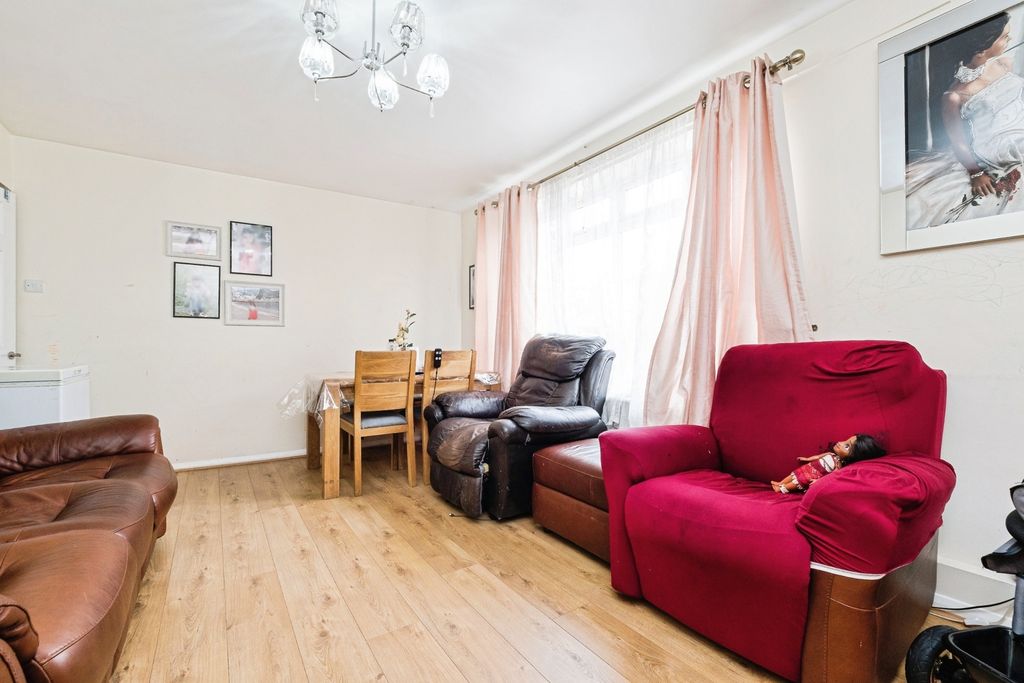 Property photo 3 of 11 Pbox-Img.Jpg