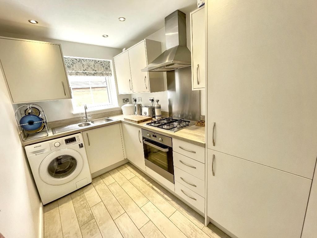 Property photo 3 of 10 Kitchen