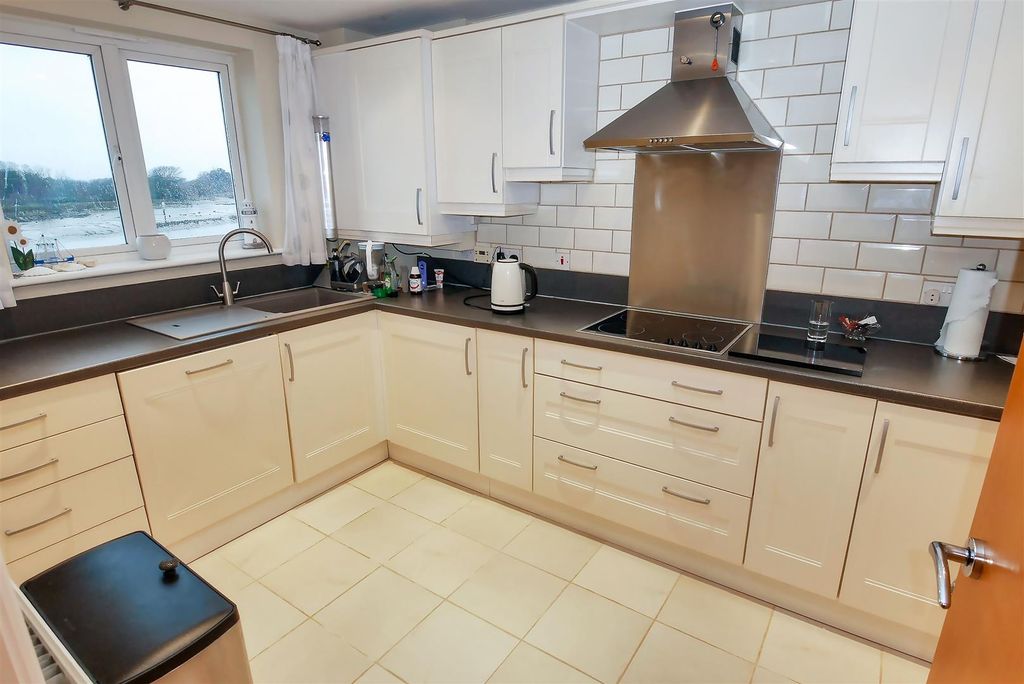 Additional image 5 of 2 bed flat for salePier Road, Littlehampton BN17