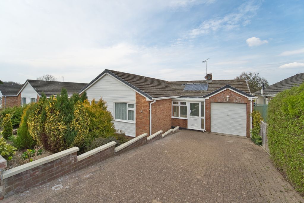 Property photo 1 of 26 2 Bedroom Detached Bungalow For Sale