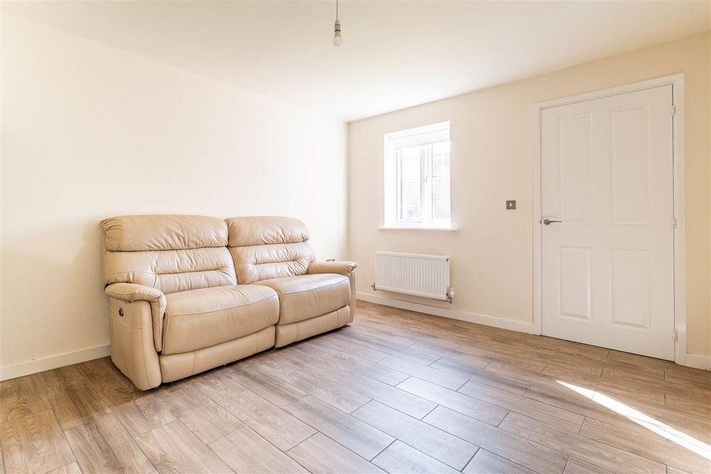 Property photo 2 of 25 Lounge