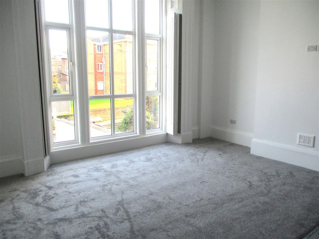 Property photo 3 of 10 Living Room.Jpg
