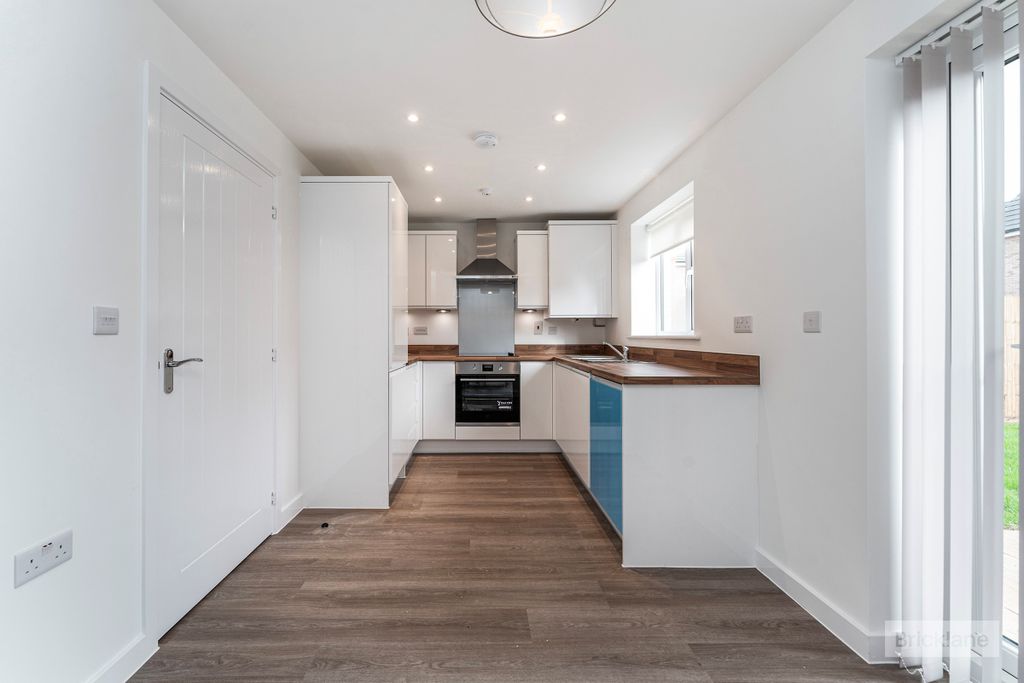 Property photo 2 of 12 Kitchen