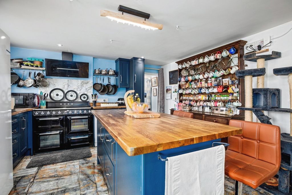 Property photo 3 of 30 Pbox-Img.Jpg