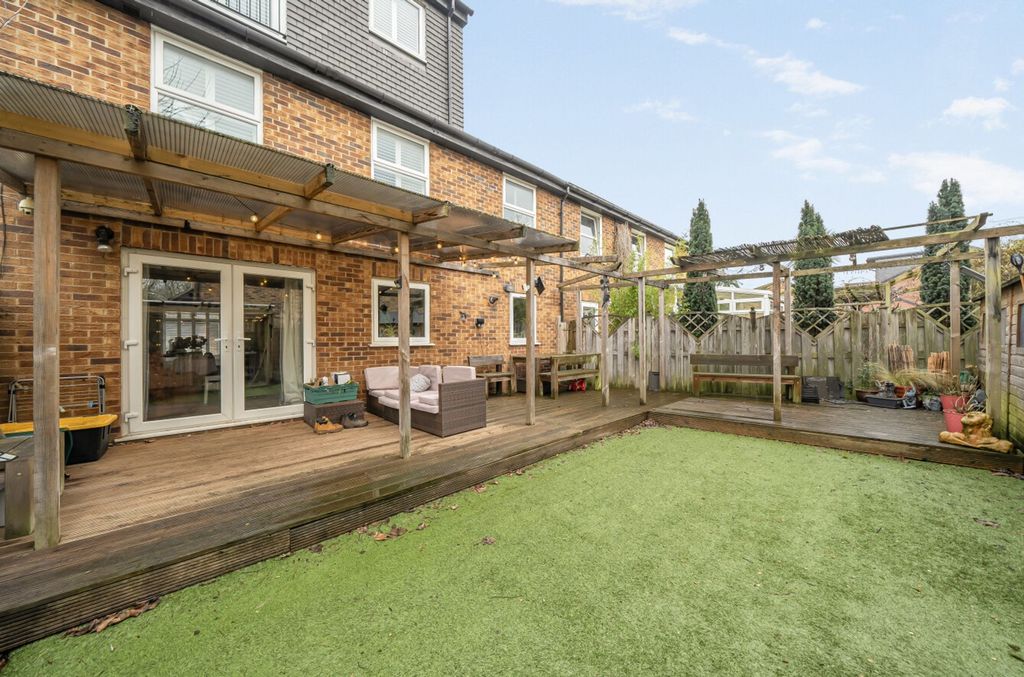 Property photo 2 of 27