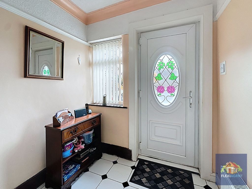 Property photo 2 of 17 4380903