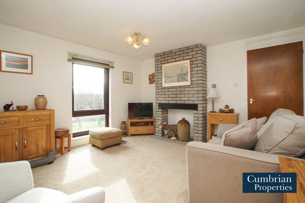 Property photo 2 of 13 Lounge