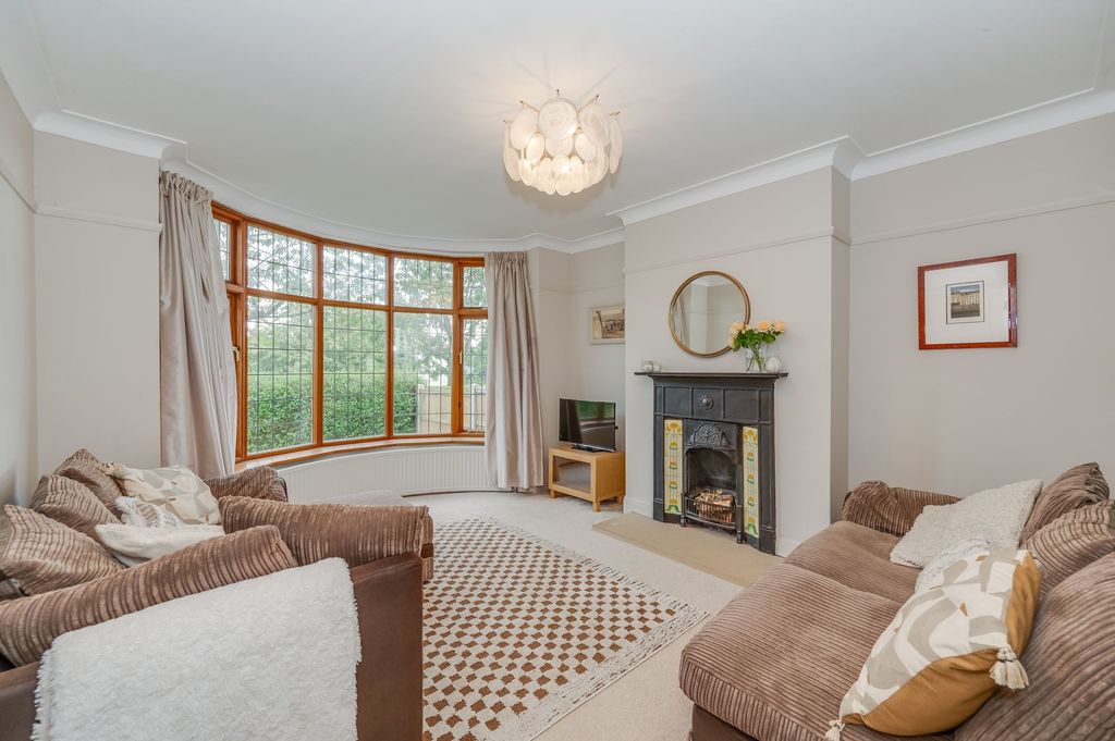 Property photo 2 of 34