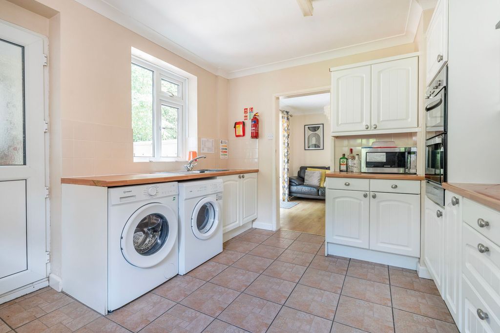 Property photo 3 of 23