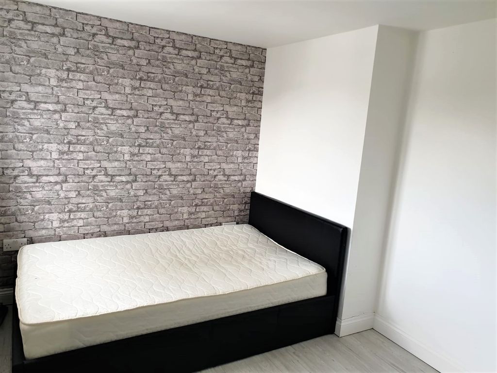 Property photo 1 of 11 A17E426B-B66F-4248-A579-31ba5442d2c8