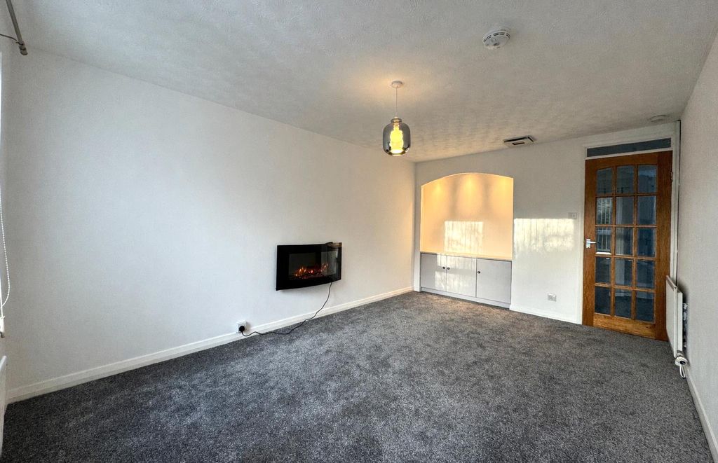 Property photo 3 of 12 Lounge.Png