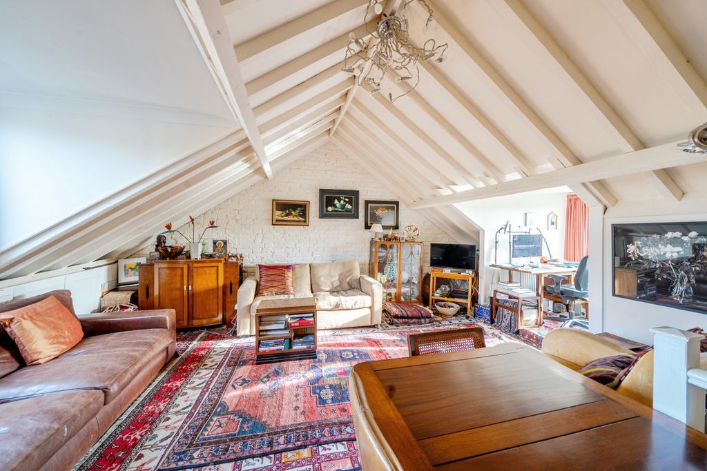 Property photo 1 of 9 1383212-20-691dc2...