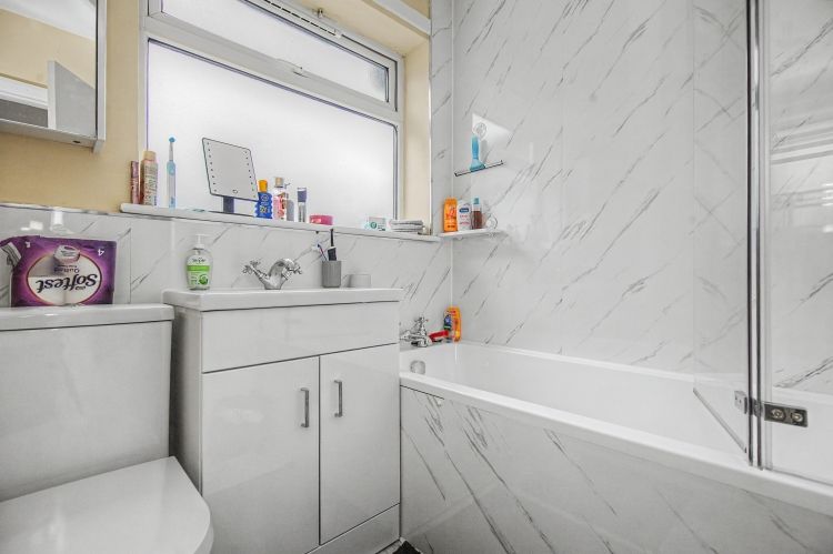 Property photo 3 of 9 330096
