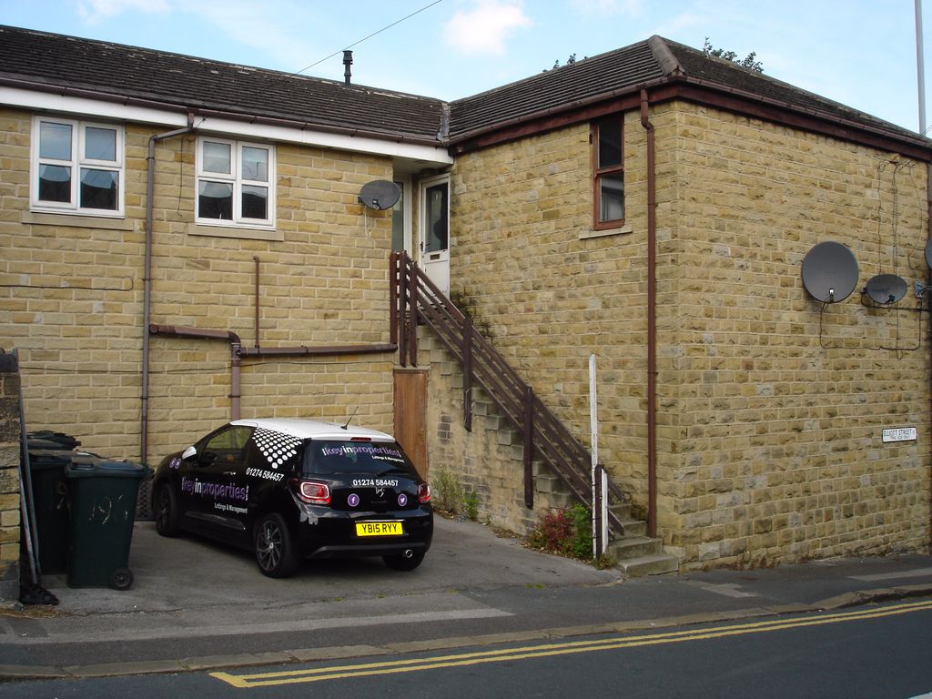 Property photo 1 of 8 ***************************** 2 Bedroom Flat Located In Saltaire(Bd18) Popular World Heritage Site ****************************************