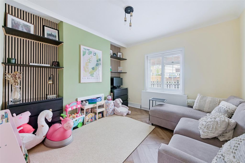 Property photo 3 of 9 Sutton Common Road,238-30.Jpg