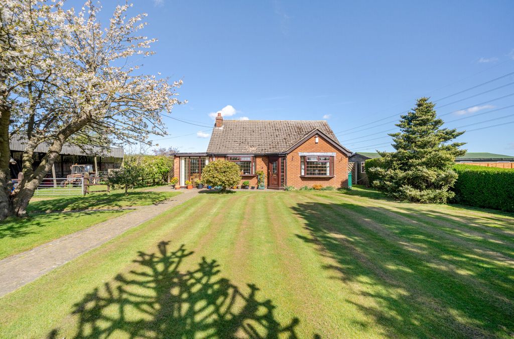 Property photo 2 of 27