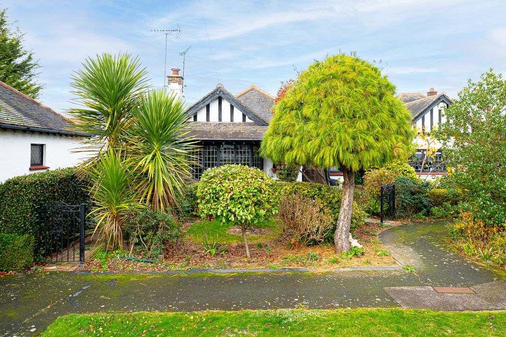 Property photo 2 of 25