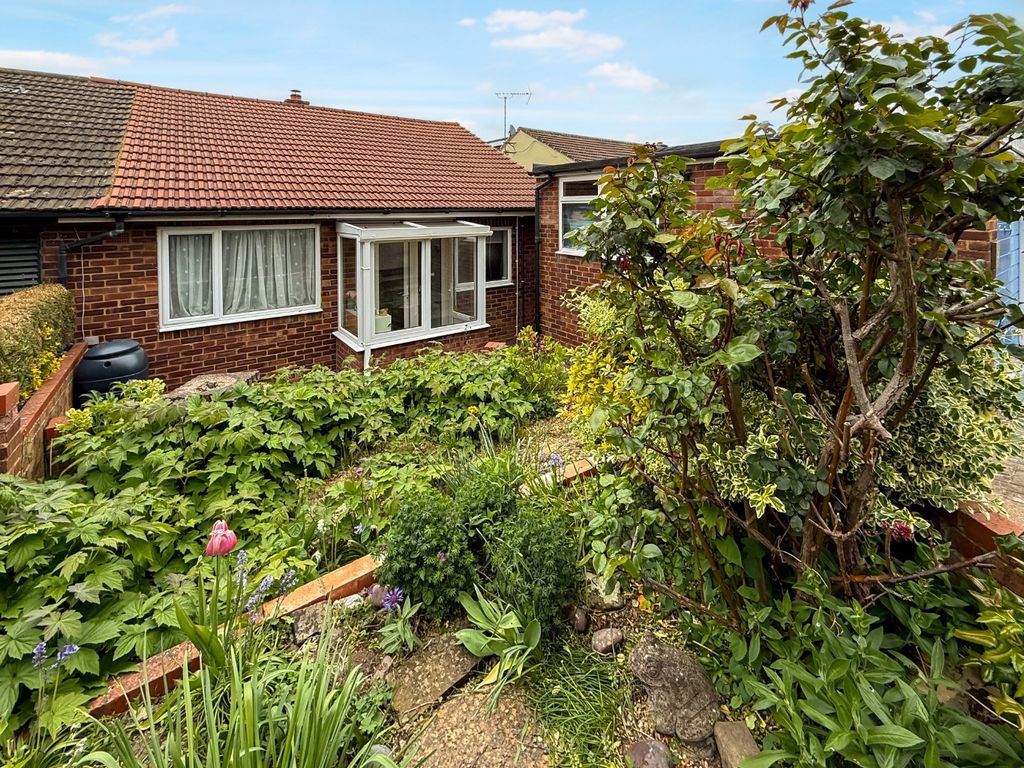 Property photo 2 of 18 4162831