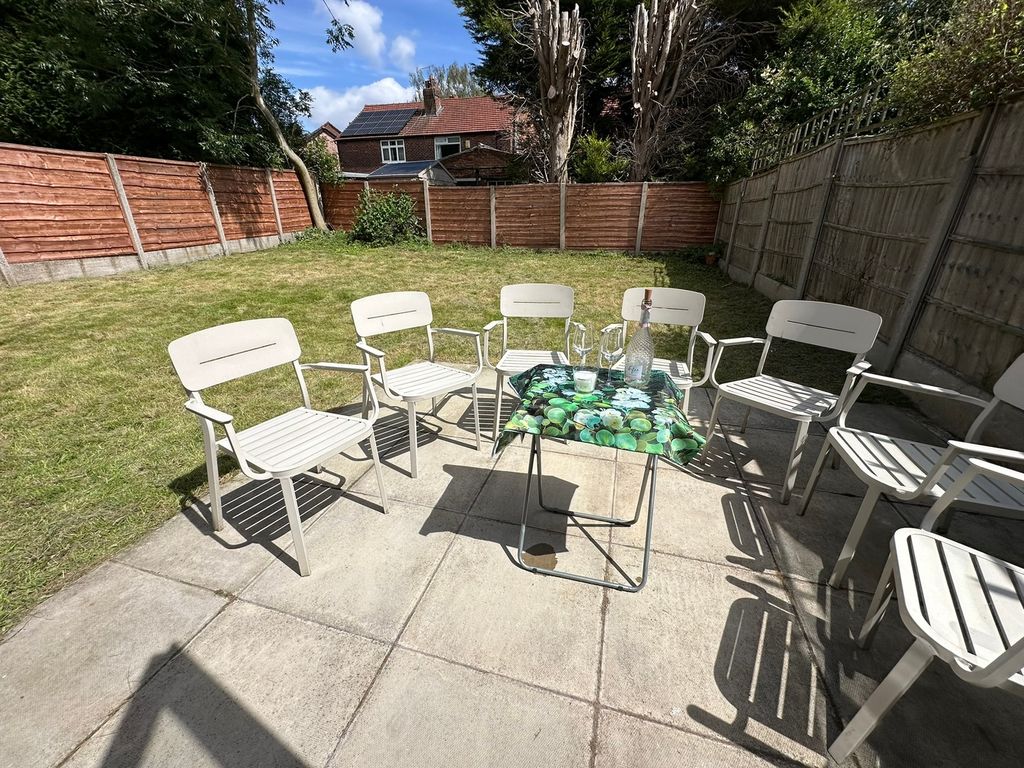 Property photo 3 of 117 Spacious And Inviting Garden Area Perfect For Rela...