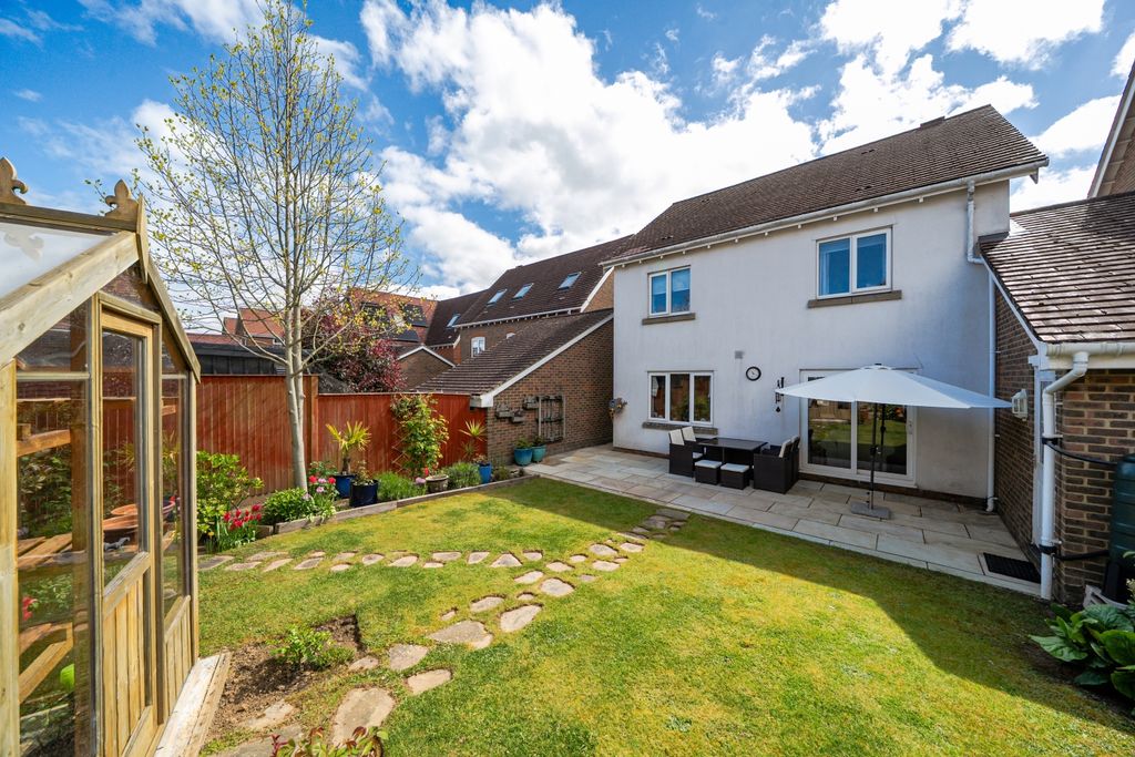 Property photo 3 of 20 Garden