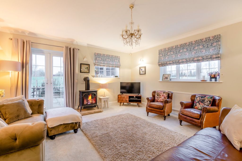 Property photo 2 of 22 Sitting Room