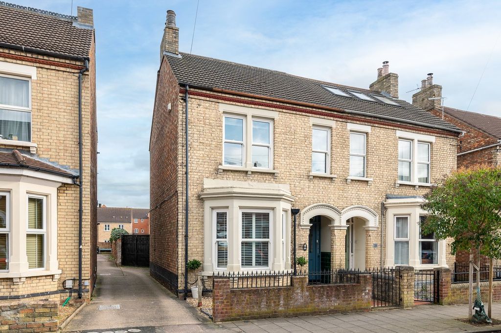 Property photo 1 of 28