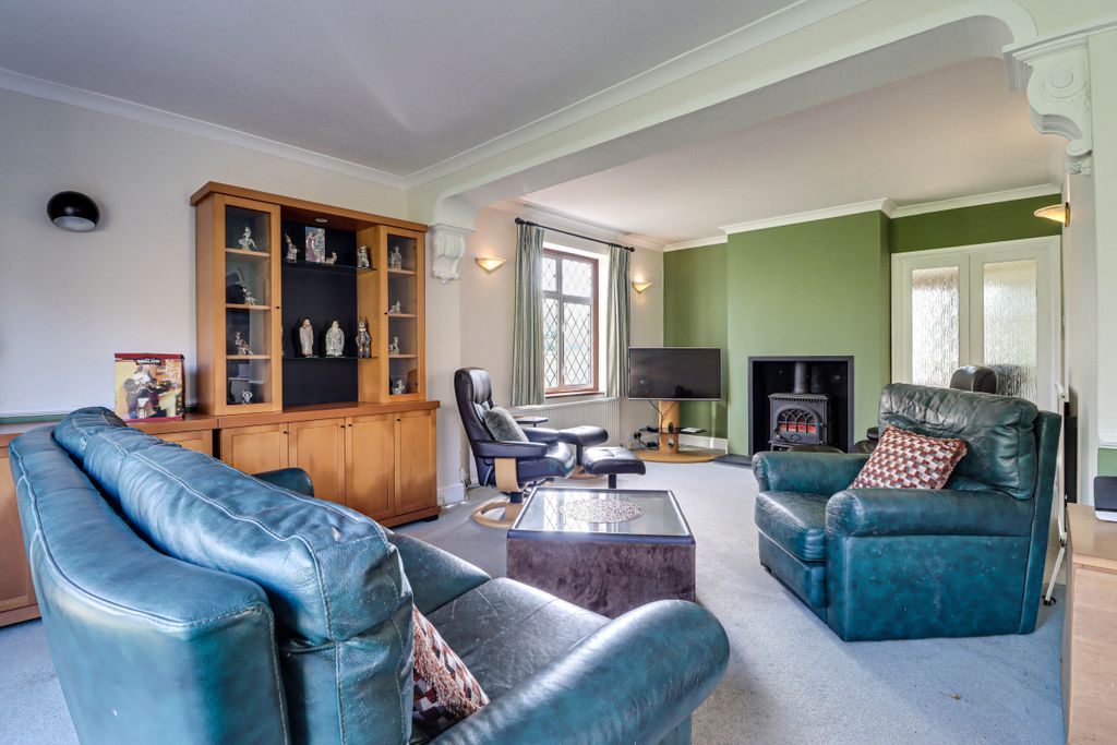 Property photo 2 of 18 Sitting Room