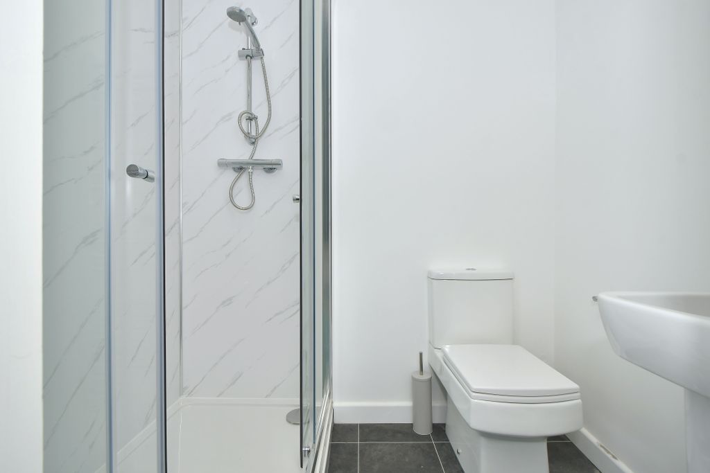 Property photo 2 of 12 Room 4 - Double Ensuite