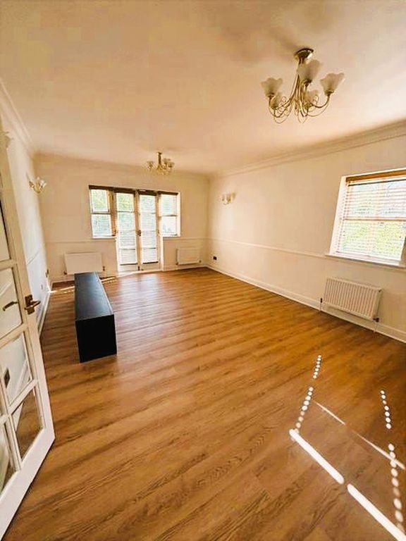 Property photo 3 of 8 Photo 7