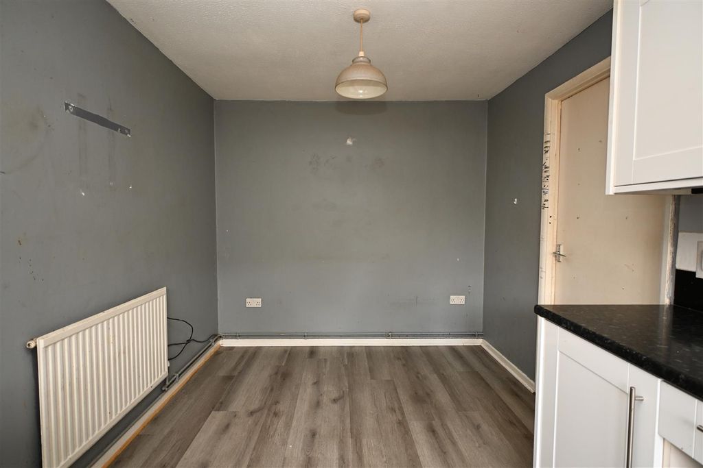 Property photo 3 of 14 Dining Area