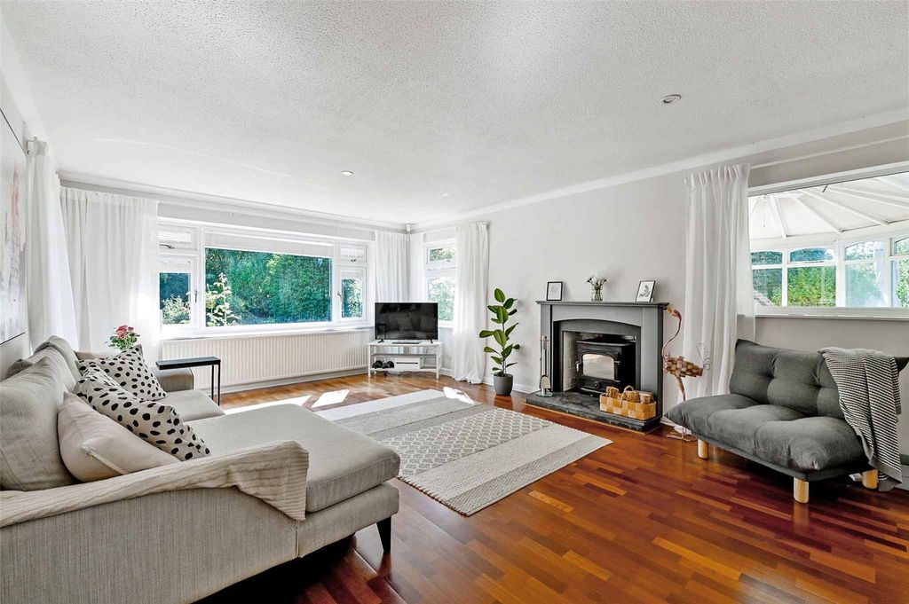 Property photo 2 of 21 Sitting Room