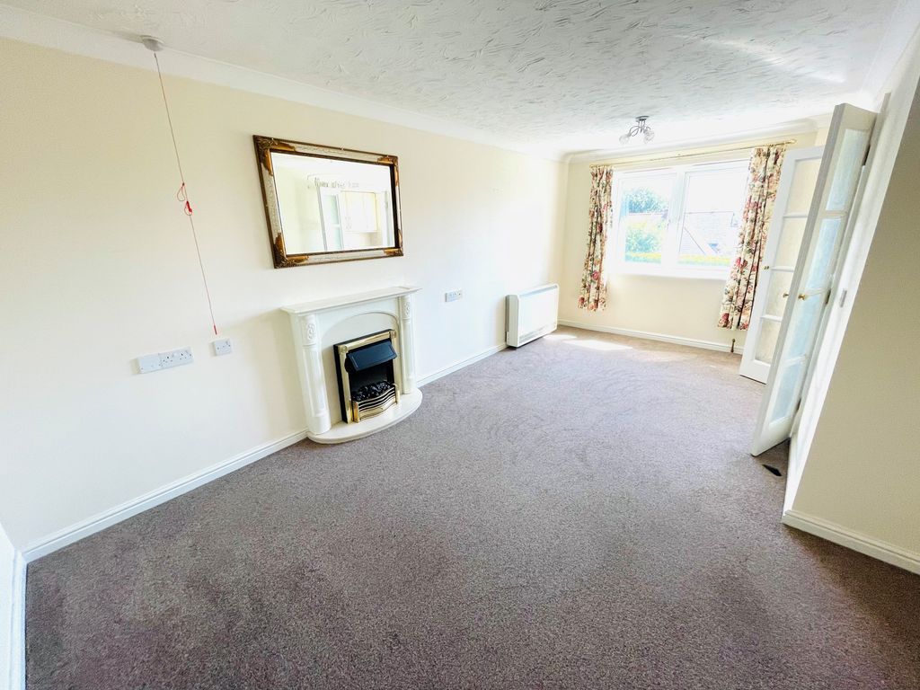Property photo 2 of 17 Living Room