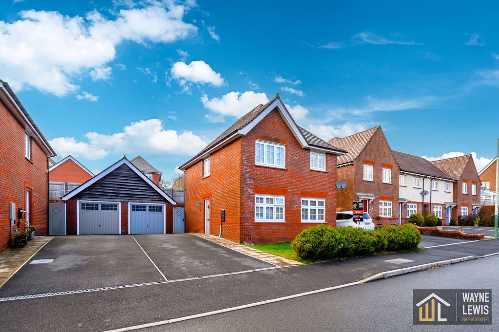 Property photo 1 of 43