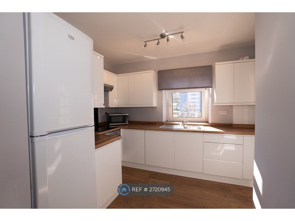 Property photo 2 of 13 Bright Spacious Kitchen