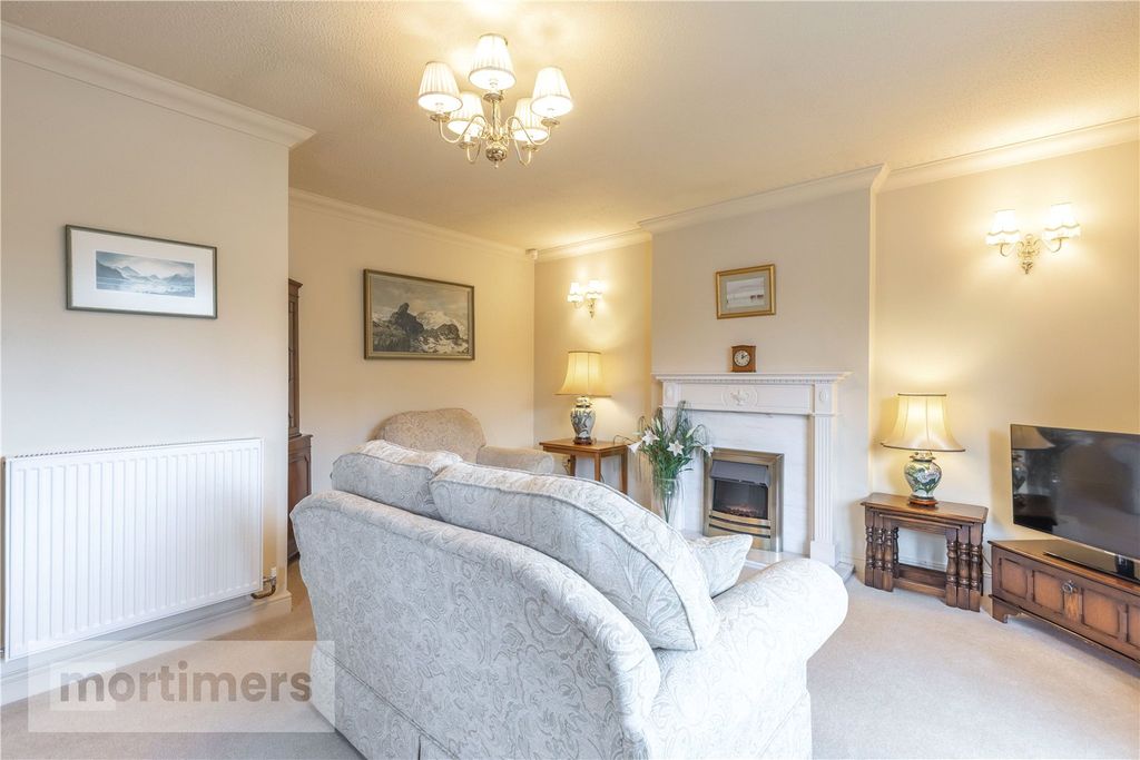 Property photo 3 of 21 Living Room