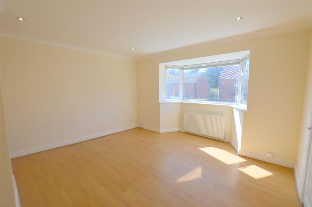 Property photo 2 of 9 40 Ravenshill Road Lounge.Jpg