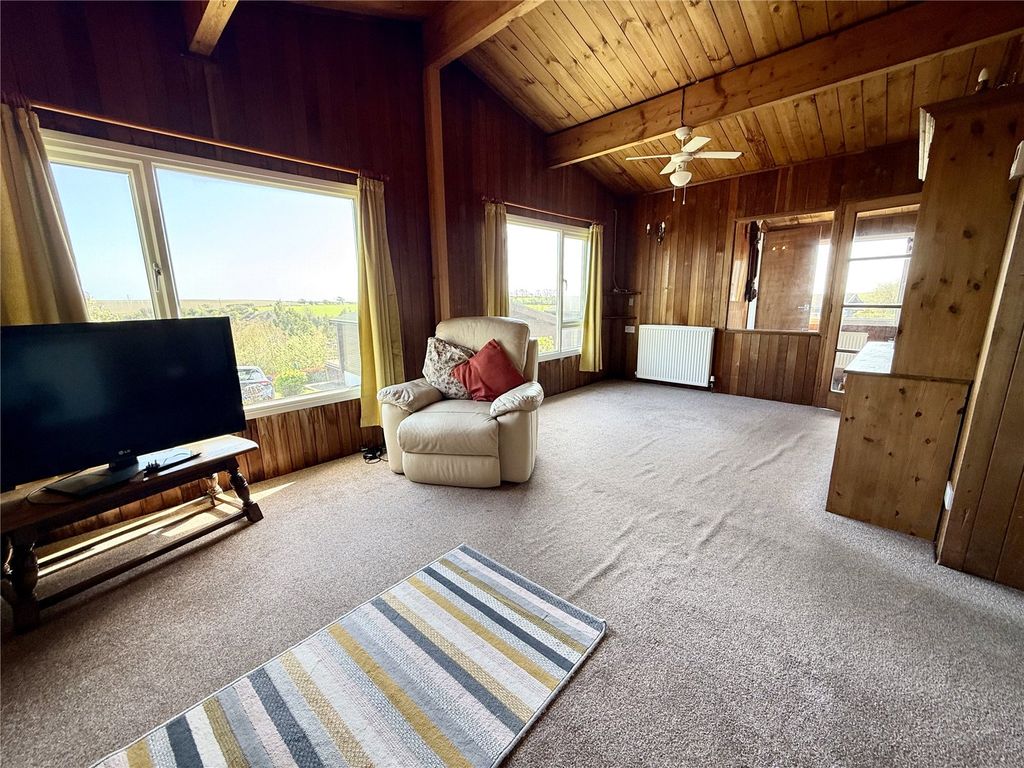 Property photo 2 of 14 Picture No. 12