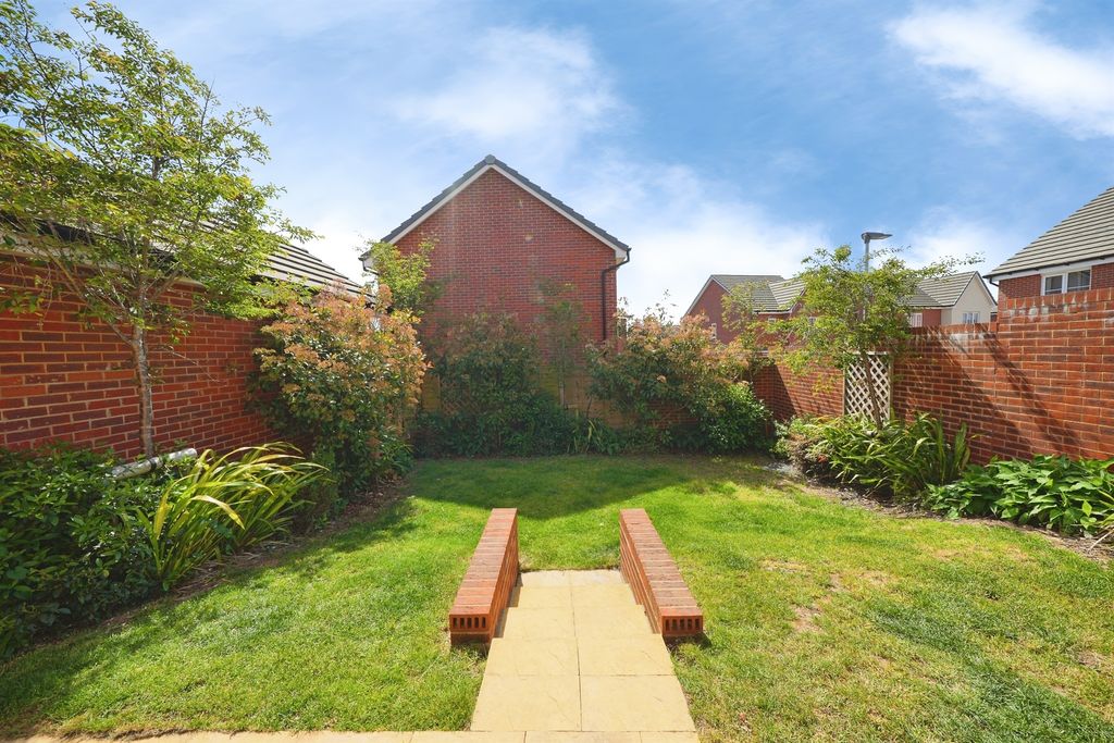 Property photo 2 of 19