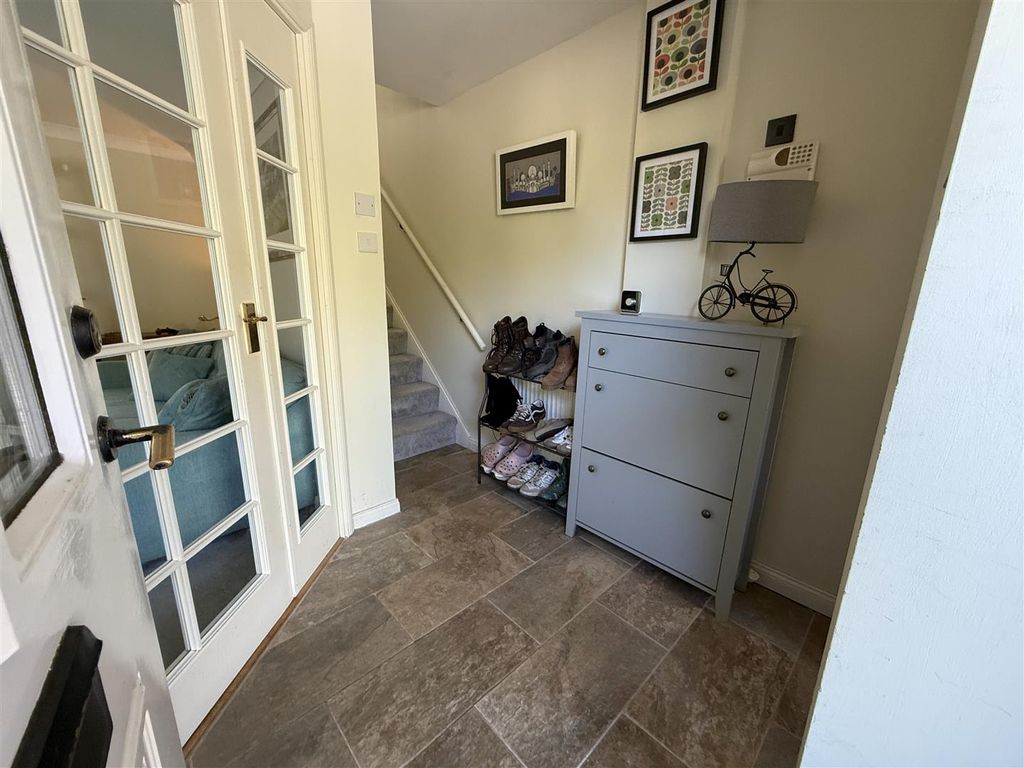 Property photo 3 of 26 Entrance Hall.Jpg