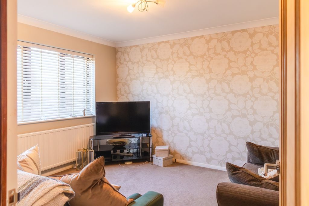 Property photo 3 of 14 4881172